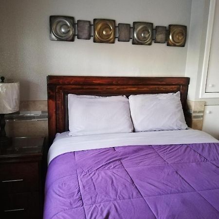 Suites Leon Rojo 티후아나 외부 사진
