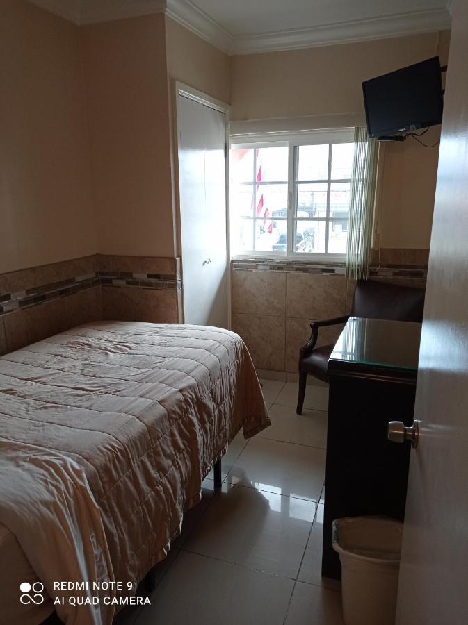 Suites Leon Rojo 티후아나 외부 사진